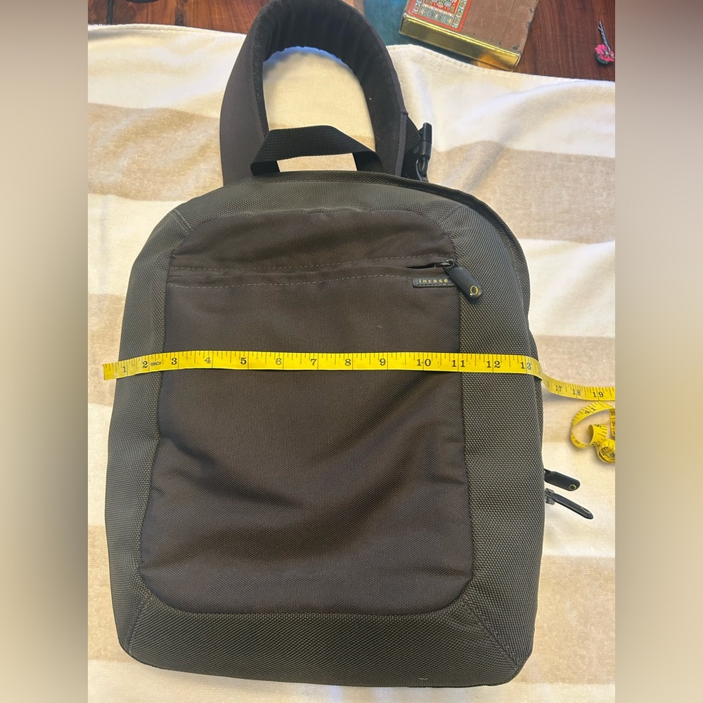 Perfect condition waterproof Incase charcoal colored sling computer bag - Picture 3 of 5